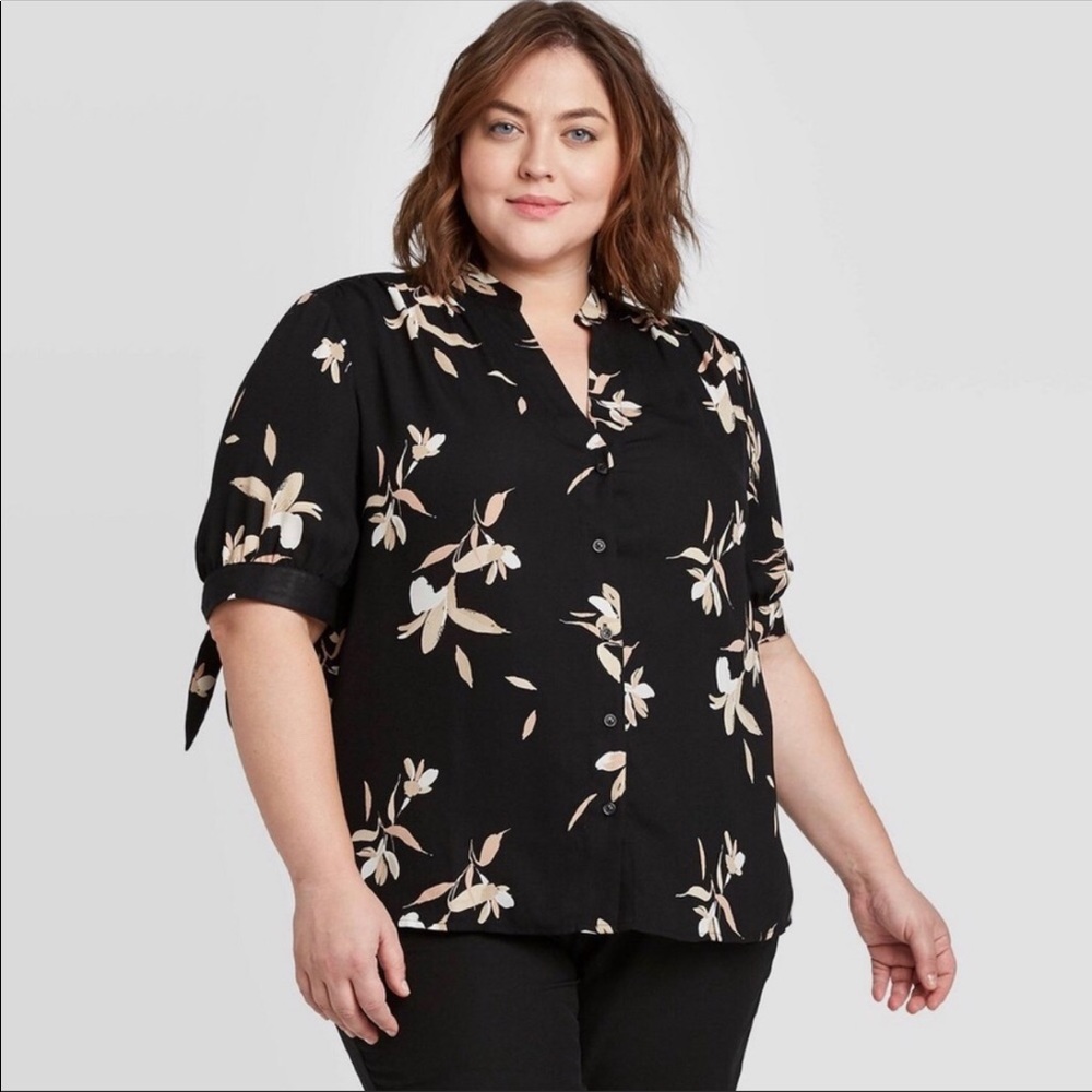 NWT Ava & Viv Black Floral button front Top